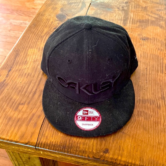 Lot of 5 hats never been worn. Been sitting around my house for a while. - Picture 4 of 6
